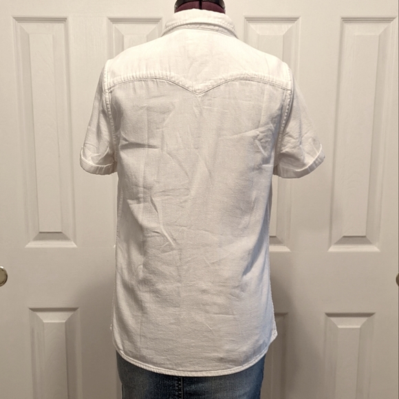 White Levi's Shirt Short Sleeve, Small, EUC - Picture 3 of 6
